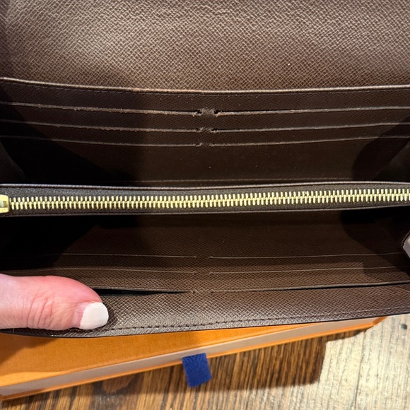 Louis Vuitton Sarah Wallet - Picture 6 of 14